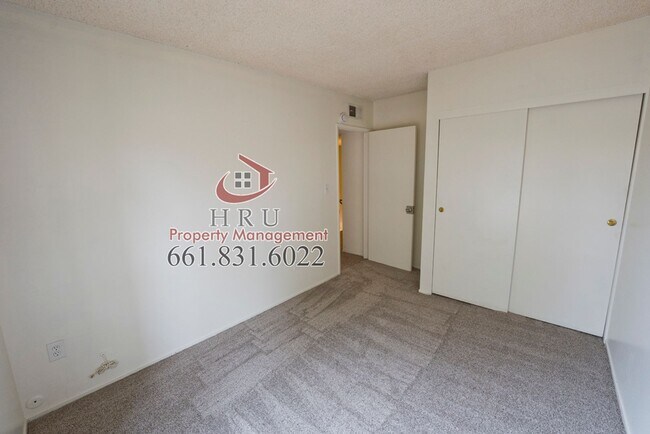 Building Photo - SW- condo 3bed-1.5 bath