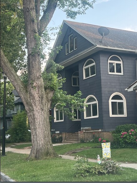 Building Photo - 409 Raines Park