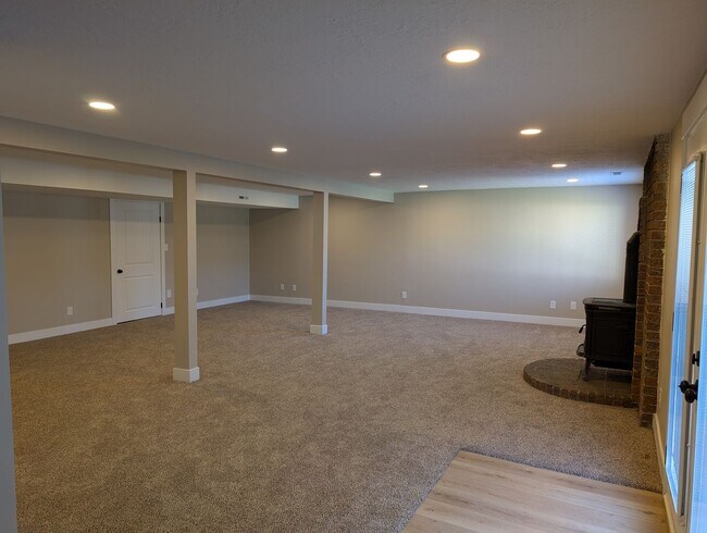 Building Photo - July FREE! Renovated 5-Bed Home + Optional...
