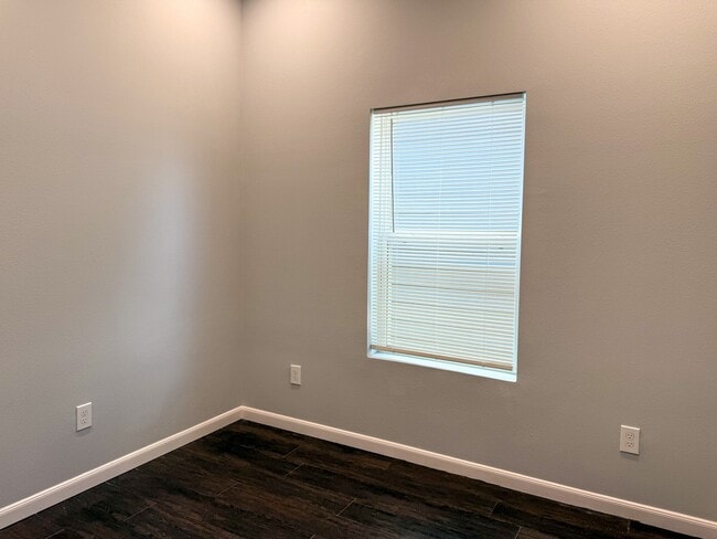 Building Photo - 4939 Ambient Dr