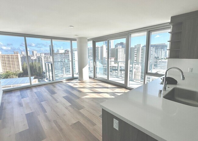 Primary Photo - RARELY AVAIL 1 BED/1 BATH/1 PRKG OCEAN VIE...