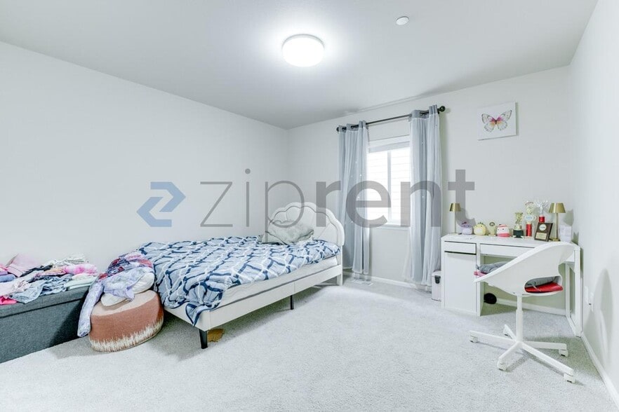 Building Photo - Unit
