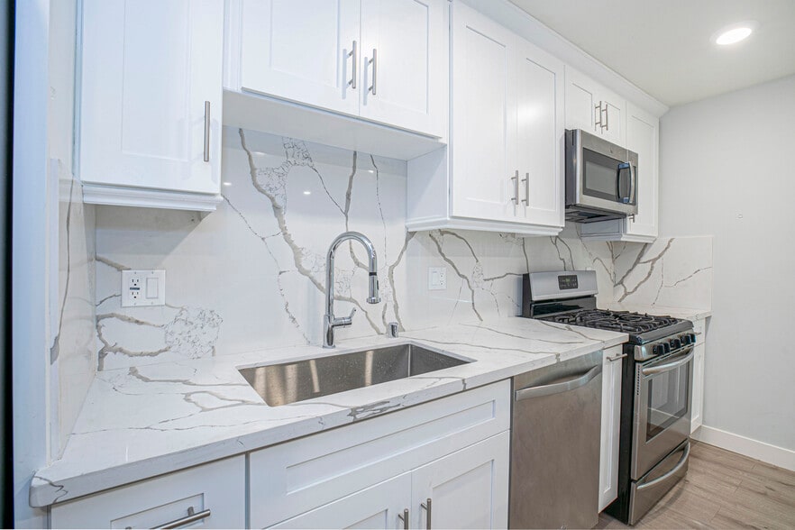 Building Photo - 12258 Vanowen St