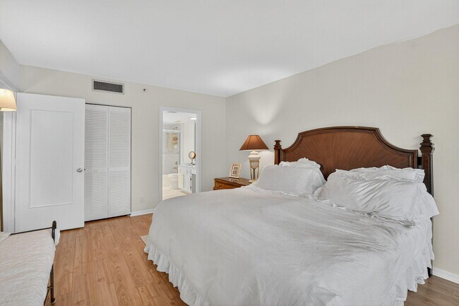 Building Photo - 6805 Willow Wood Dr