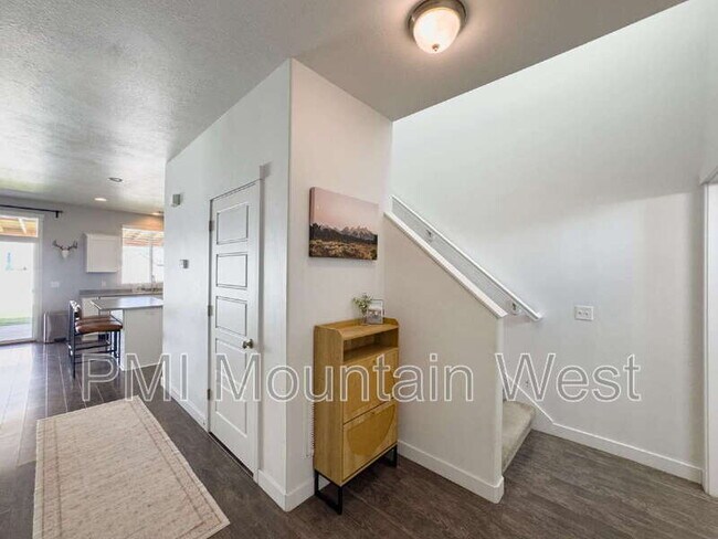 Building Photo - 3565 Water Lilly Ln