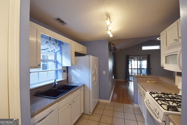 Building Photo - 715 S Fairfield Dr