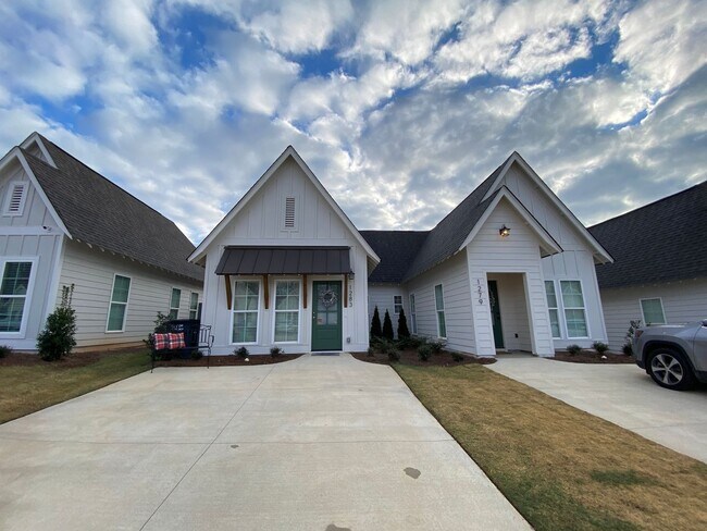 Building Photo - 1283 Burrow Cir