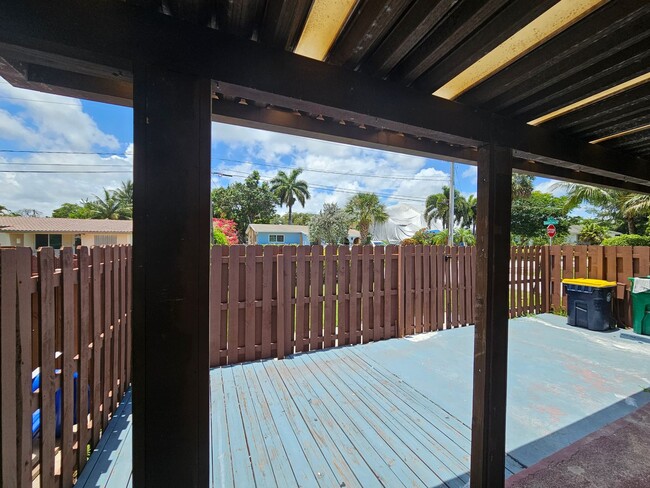 Building Photo - Beautifully Renovated 3BR/2BA Townhome in ...