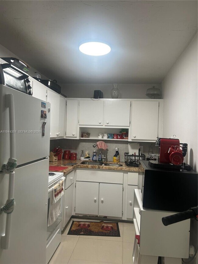 Building Photo - 6130 W 19th Ave