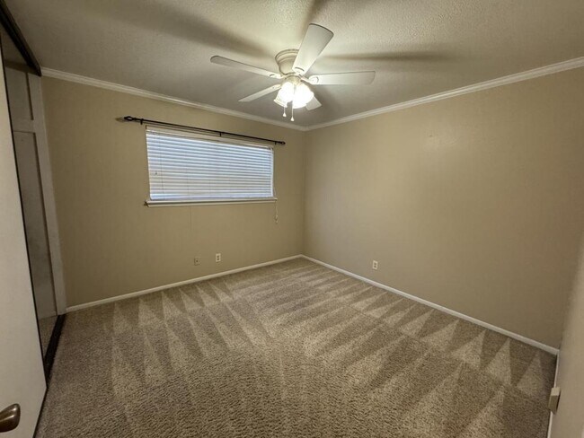 Building Photo - 104 Ridgewood Dr