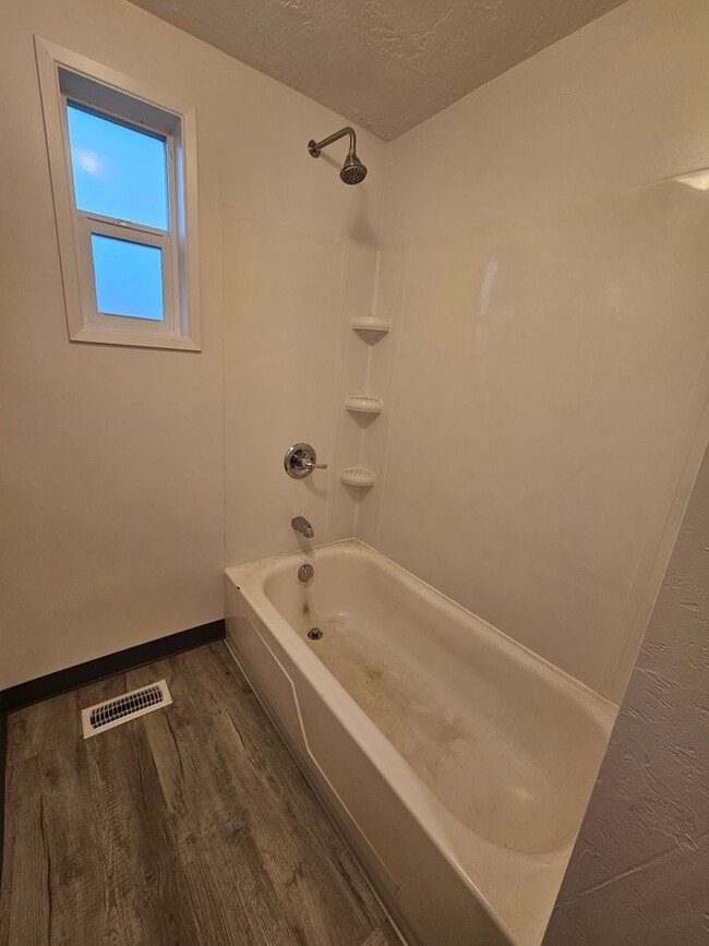 Building Photo - Almost 1300 sqft of Living Space with Plenty of Parking