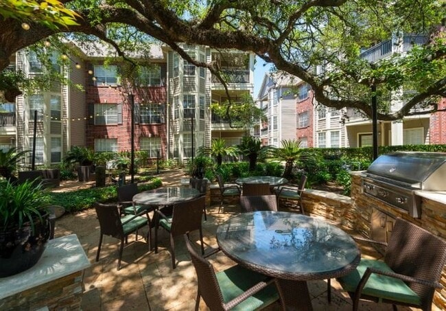 Building Photo - 8787 Woodway Dr