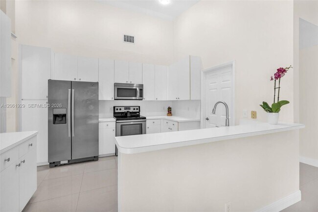 Building Photo - 17194 Ventana Dr