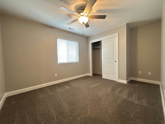 Building Photo - Shadow Ridge Townhome #53!