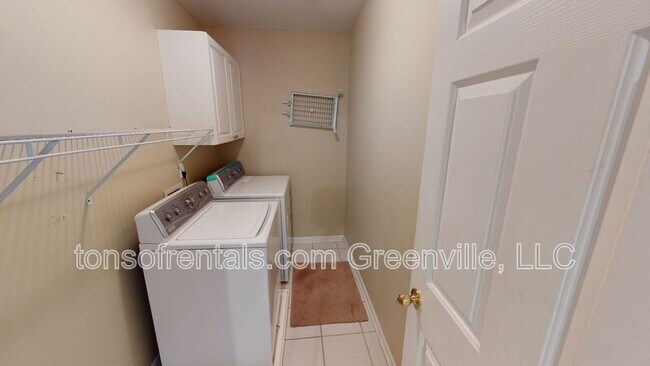 Building Photo - 863 McAbee Rd