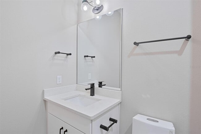 Building Photo - 1800 Houston St