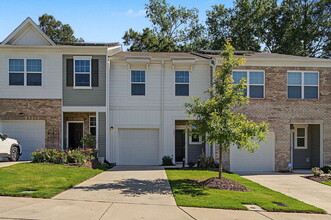 Building Photo - Furnished 3-Bed Townhouse in Durham