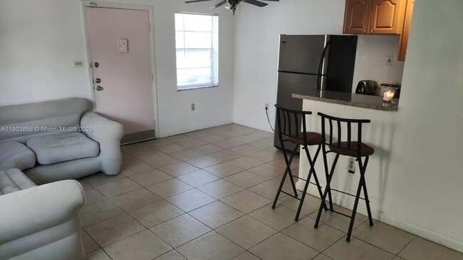 Building Photo - 1860 Venice Park Dr