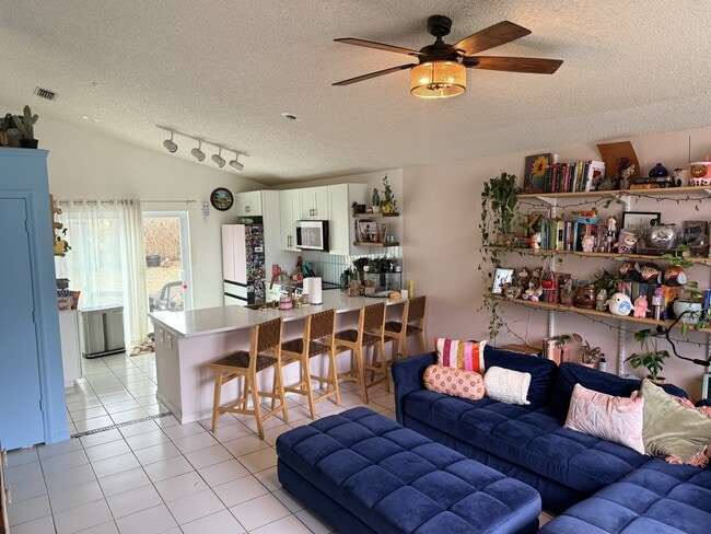 Building Photo - 12811 Shotgate Ct