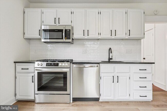 Building Photo - 10 W Jefferson St