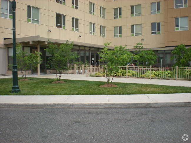 Garden Entrance - Garito Manor 62 and Older