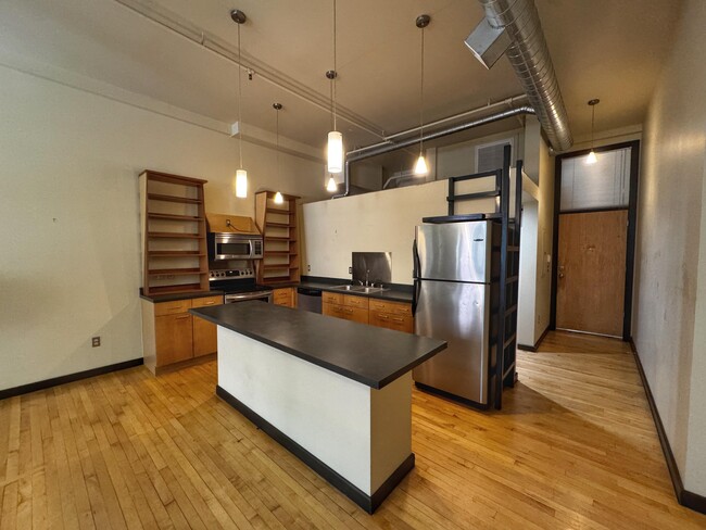 Building Photo - 300 Tijeras Ave NE