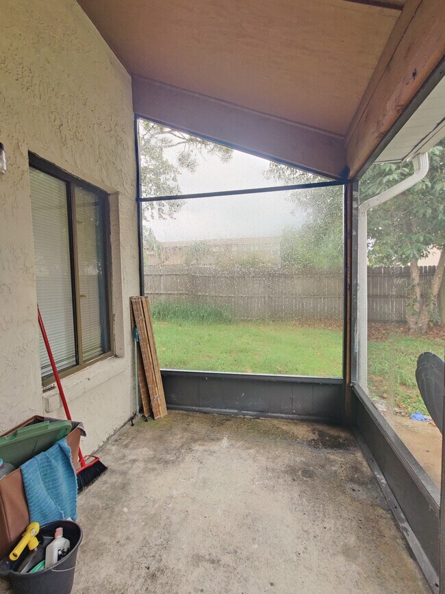 Building Photo - 2751 Tally Ho Ave