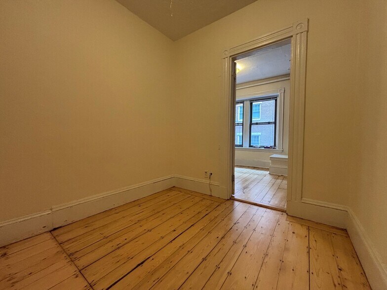 Building Photo - 55 Joy St