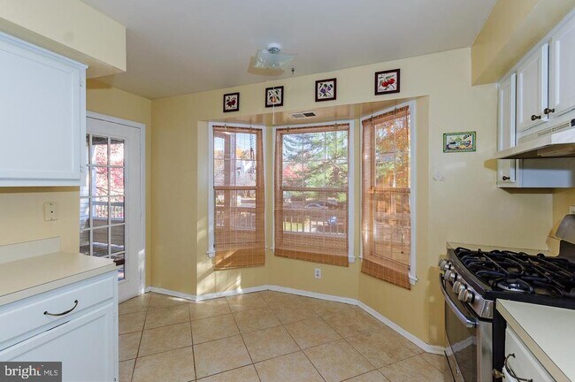 Building Photo - 115 Cascade Ct