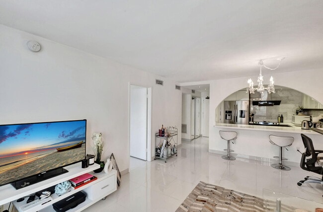 Building Photo - 401 Ocean Dr