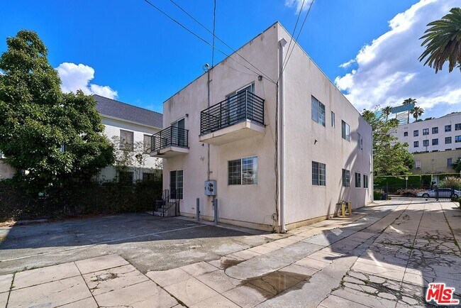 Building Photo - 705 S Gramercy Pl