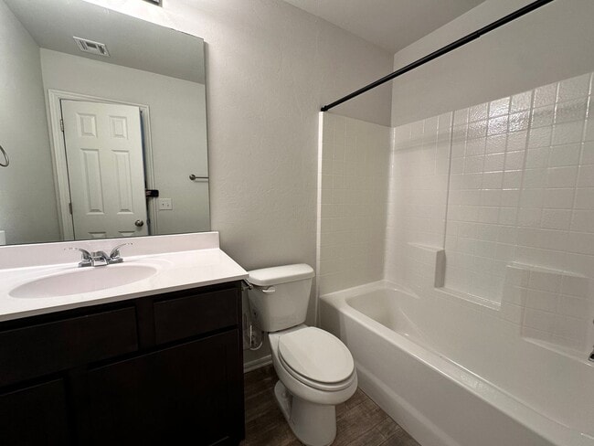 Building Photo - 3 Bed, 2 Bath Home for Rent in Yukon