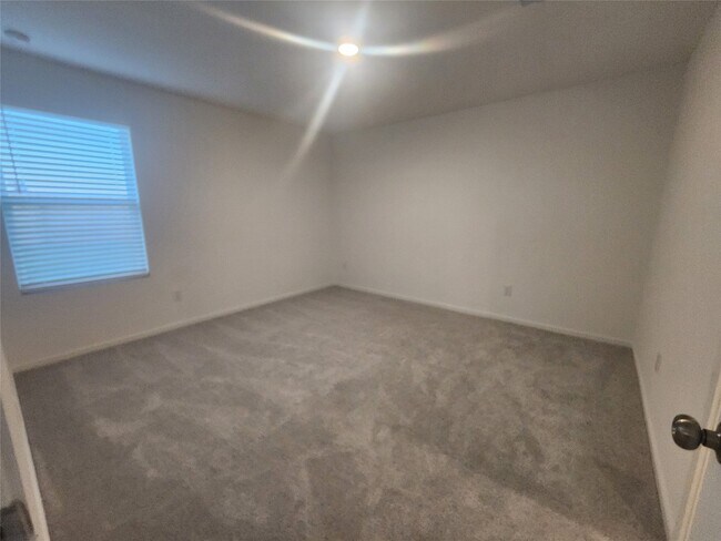 Building Photo - 715 Amberwood Crk Dr