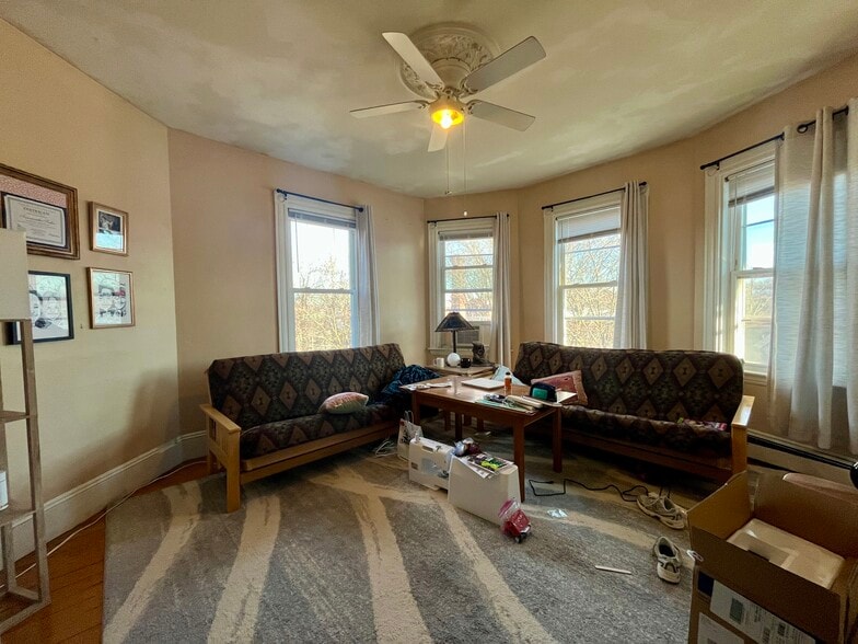 Building Photo - 803 Parker St