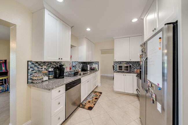 Building Photo - 9603 NW 67th Ct