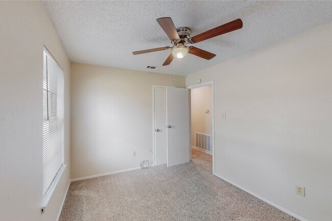 Building Photo - Coming Soon! Comfortable 3 bd / 2 ba Home for Lease in Cleburne