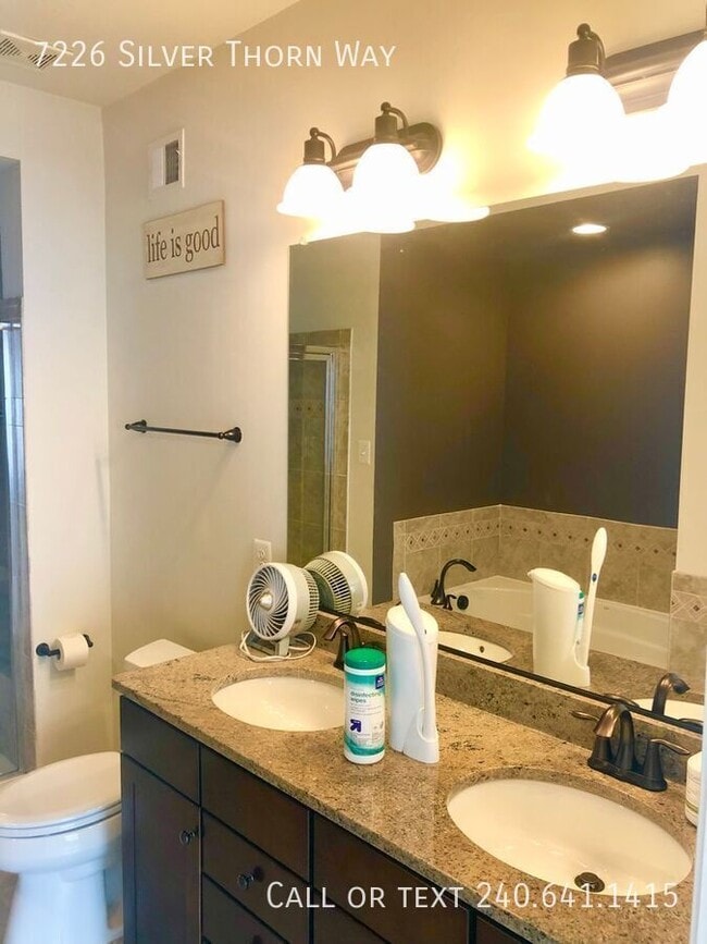 Building Photo - 7226 Silver Thorn Way