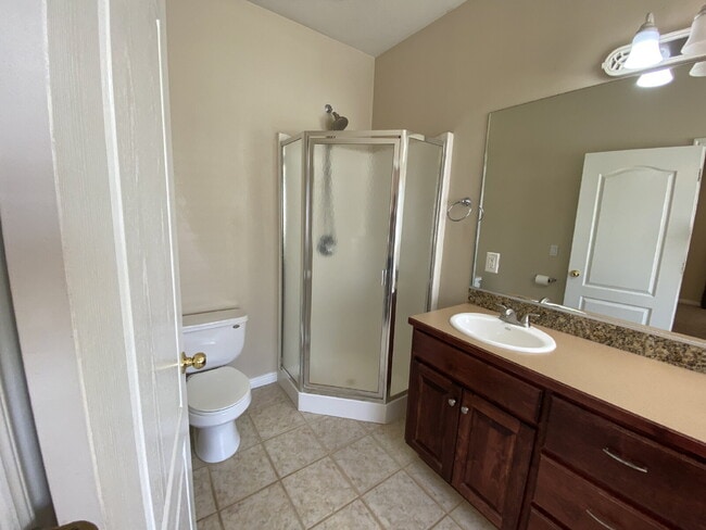 Building Photo - Welcome Home! Lovely 3 bed 2 bath home.