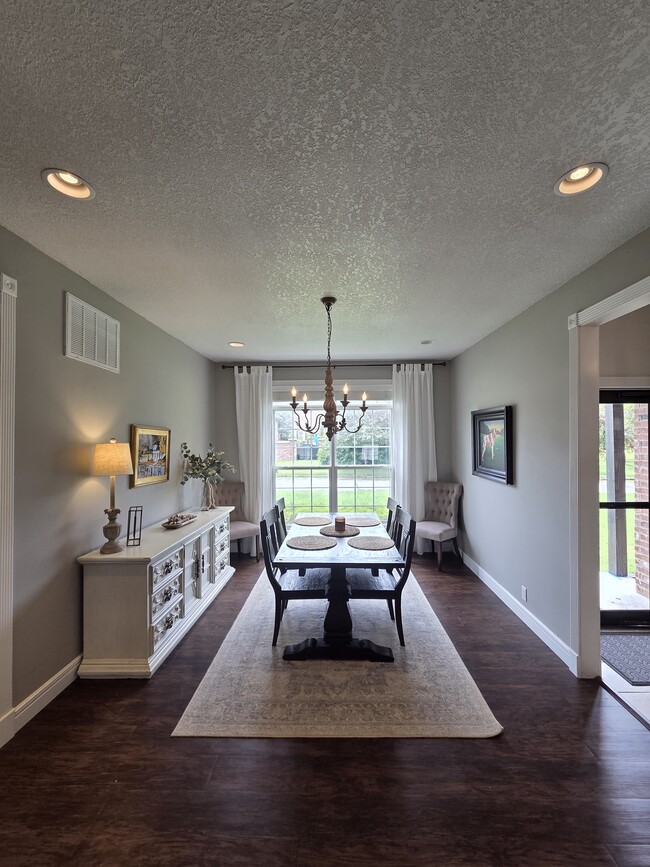 Building Photo - 2507 Golf Links Rd