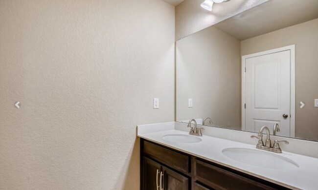 Building Photo - LOVELY 4-BEDROOM TOWNHOUSE IN WALKABLE SW LONGMONT NEIGHBORHOOD