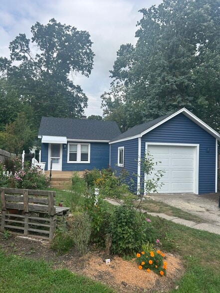 Building Photo - 719 Hawthorn Ave