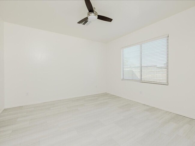 Building Photo - 3 Bedroom 2 Bathroom With Den      SOLAR P...