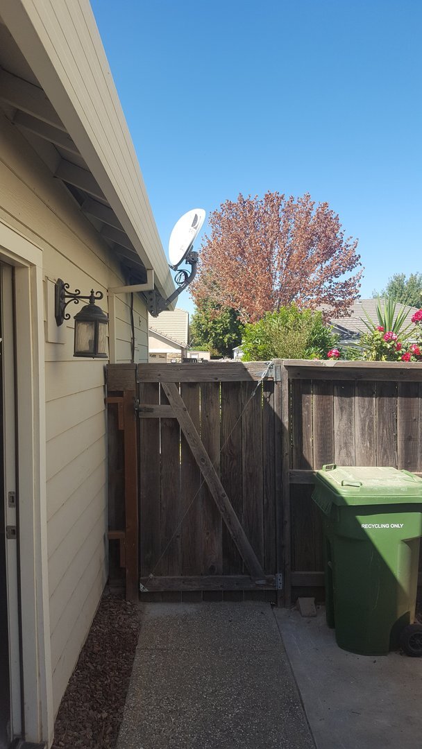 Building Photo - 4 Bedroom Home