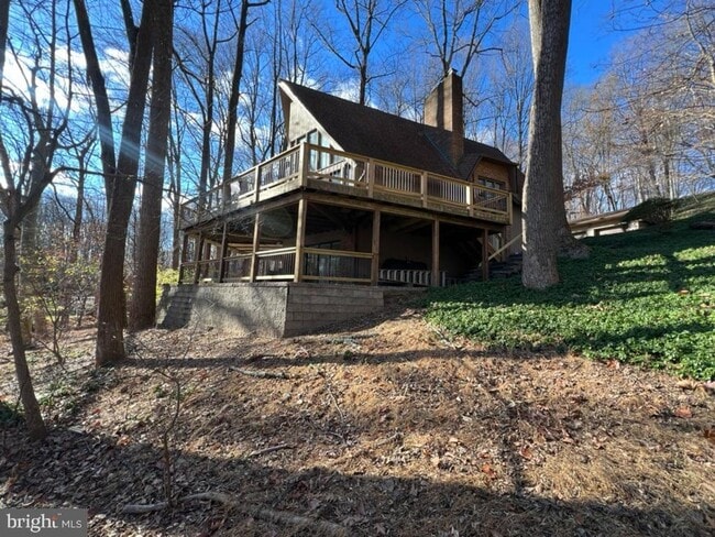 Building Photo - Beautiful 3bd 3bth contemporary A-framed home in the prestigious Eagle's Nest community.