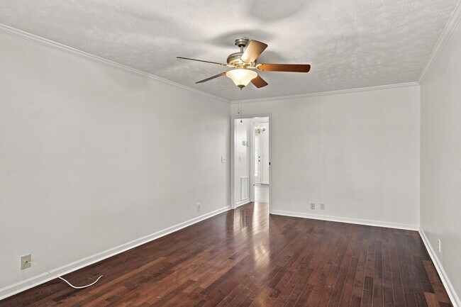 Building Photo - 2120 Lebanon Pike