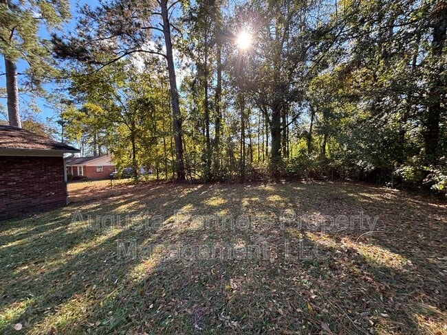 Building Photo - 2511 Drayton Dr