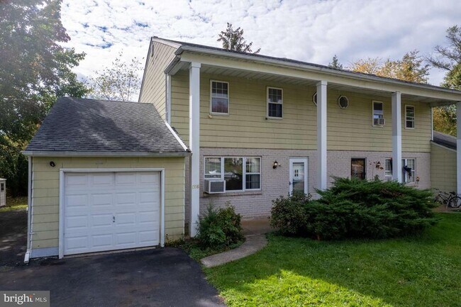 Building Photo - 1558 Specht Pl