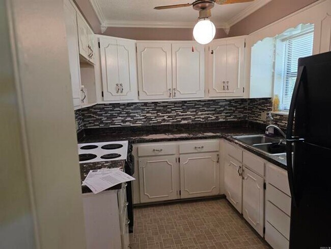 Building Photo - Contact Peggy Goodman 501 676 1758