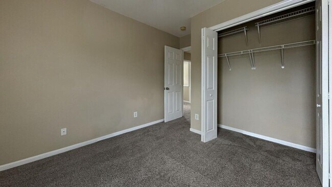Building Photo - 3 bed / 2.5 bath ~ Foxbank Plantation