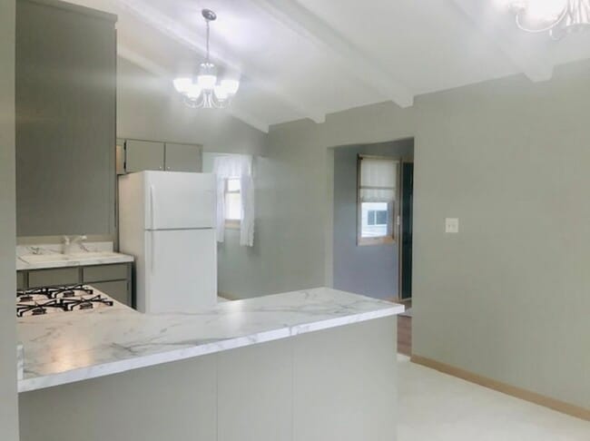 Building Photo - 164 Karen Dr